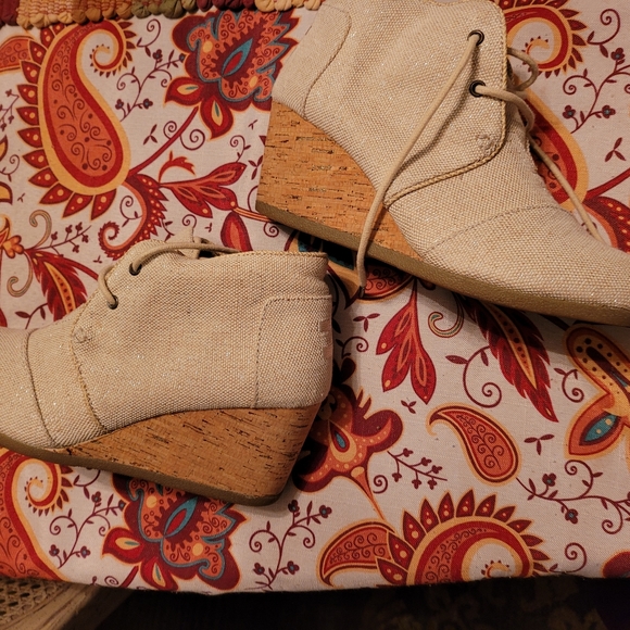 Tom's Boots - Picture 5 of 7